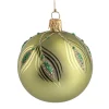 Glaskugel grün matt mit Pfauenfedern, 7 cm