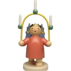 Kronenengel mit Lichterbogen und Kerzen