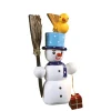 Schneemann mit Vogel