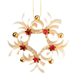 Stern mit roten Steinen