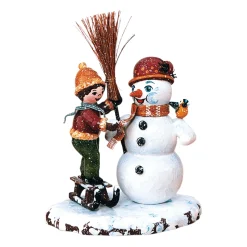 Winterkinder Junge mit Schneemann